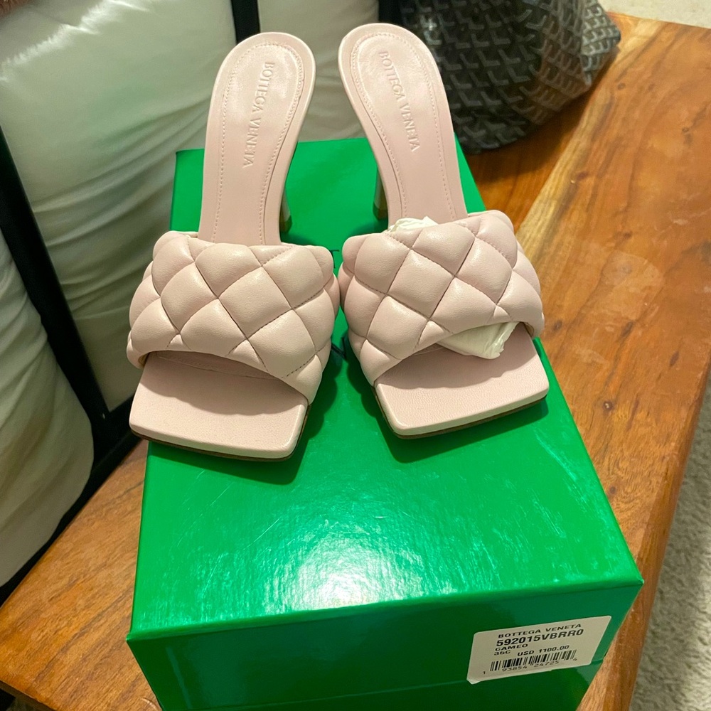 Bottega Veneta quilted leather mules size 5 women’s/ Authentic